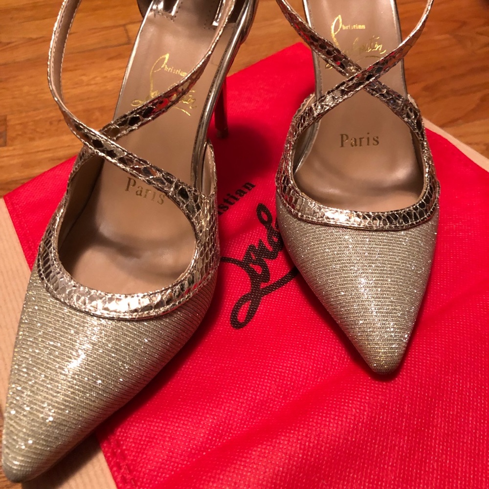 ✨✨Stunning Gold Heels✨✨
